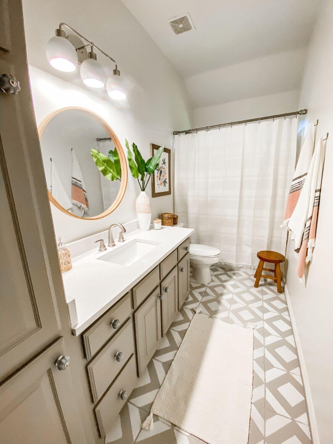 Tips to Stencil Tile Floors in your Bathroom
