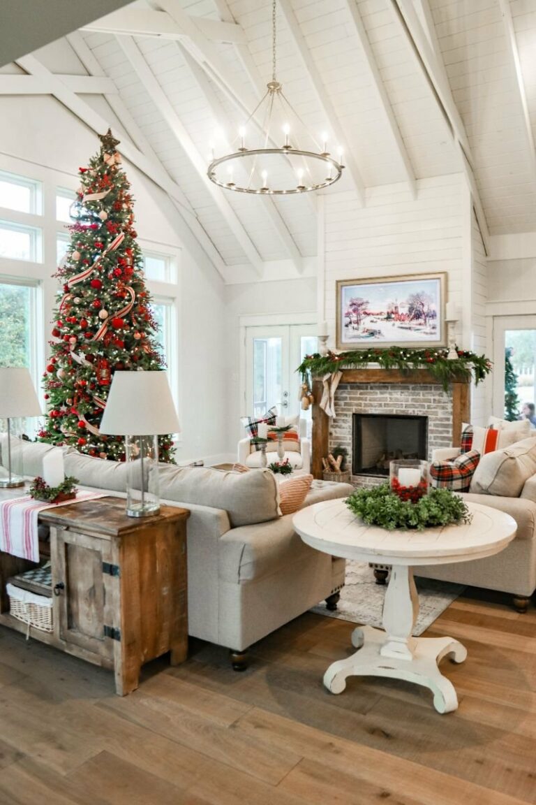 Christmas Modern Farmhouse Home Tour with Jessica of The Old Barn