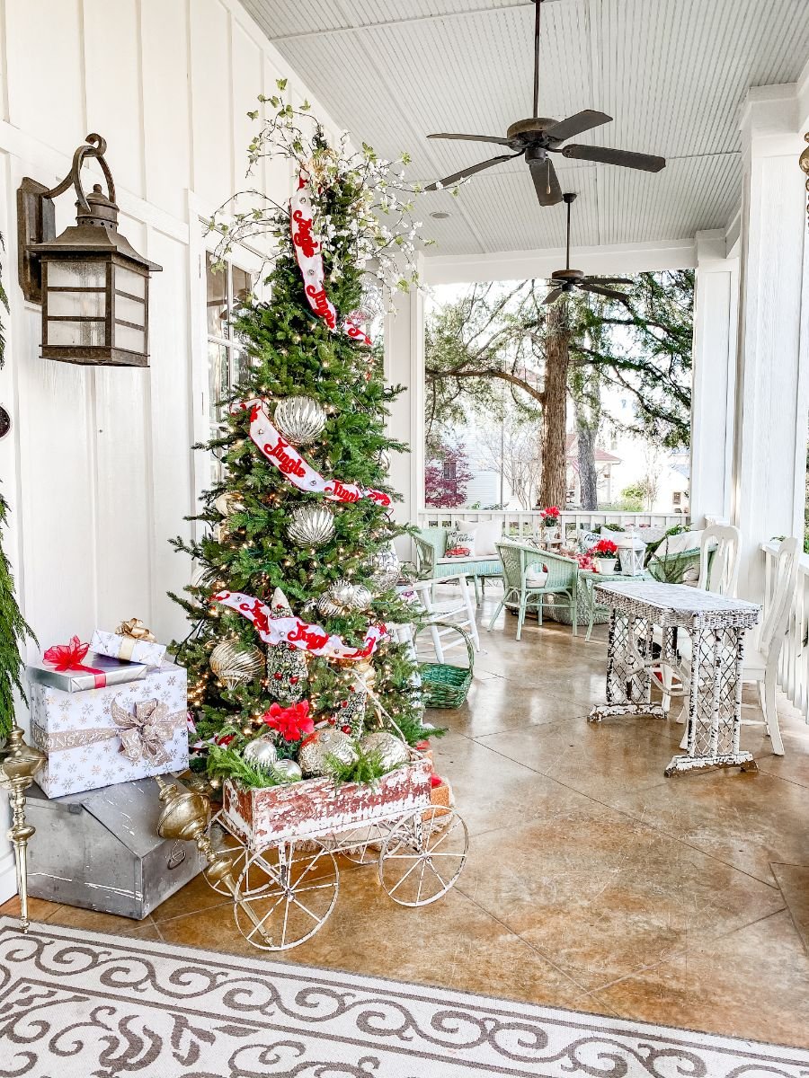 Christmas Trends in the Rockwall Holiday Home Tour 2021 Farmhouse Living