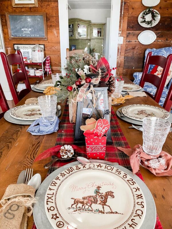 Christmas Home Tour with Christi of July Hat Co - Farmhouse Living